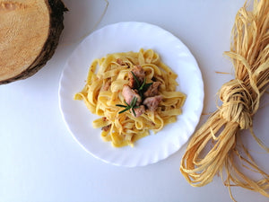 Tagliatelle mit Haselnüssen aus dem Piemont g.g.A. mit Hühnerwurst und Rosmarin