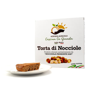 Torta di nocciole, senza farina, ricetta piemontese senza glutine, morbida, buonissima, ideale per la colazione e la merenda. Prodotto di alta qualità.