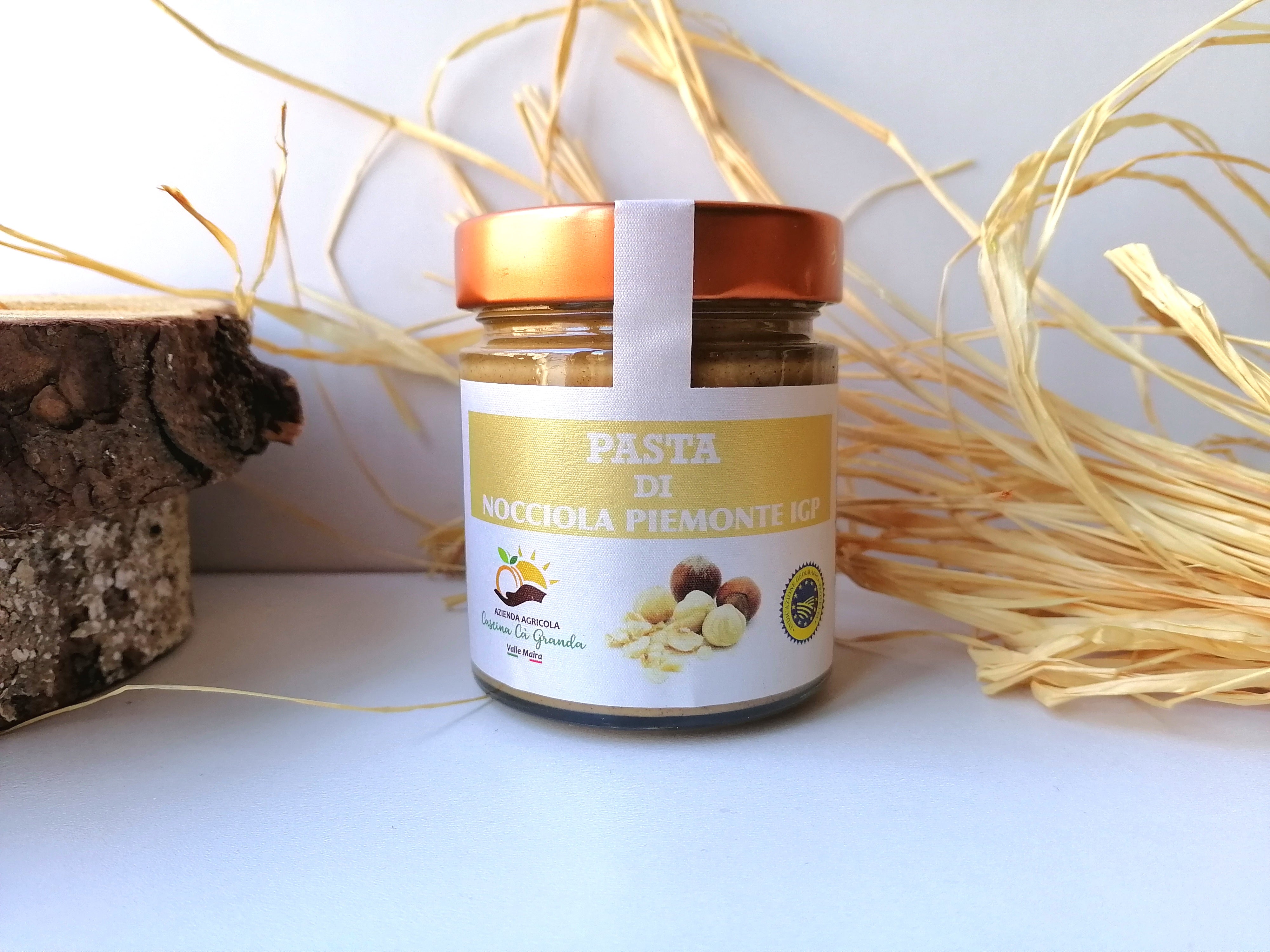 Reine und zuckerfreie Haselnusspaste, nur 100 % Haselnüsse ohne irgendetwas anderes.